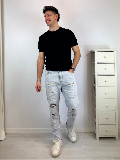 Jeans carrot strappi  e toppe chiaro gl